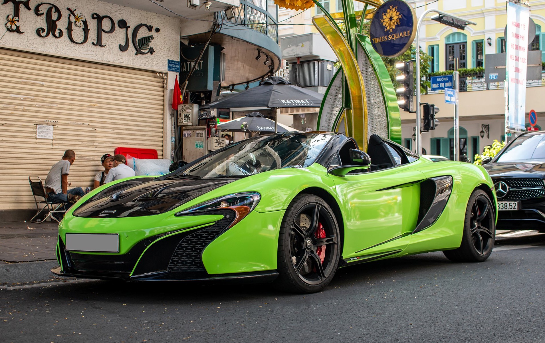 Xuất hiện chiếc McLaren 650S Spider màu mới lạ tại TP.HCM