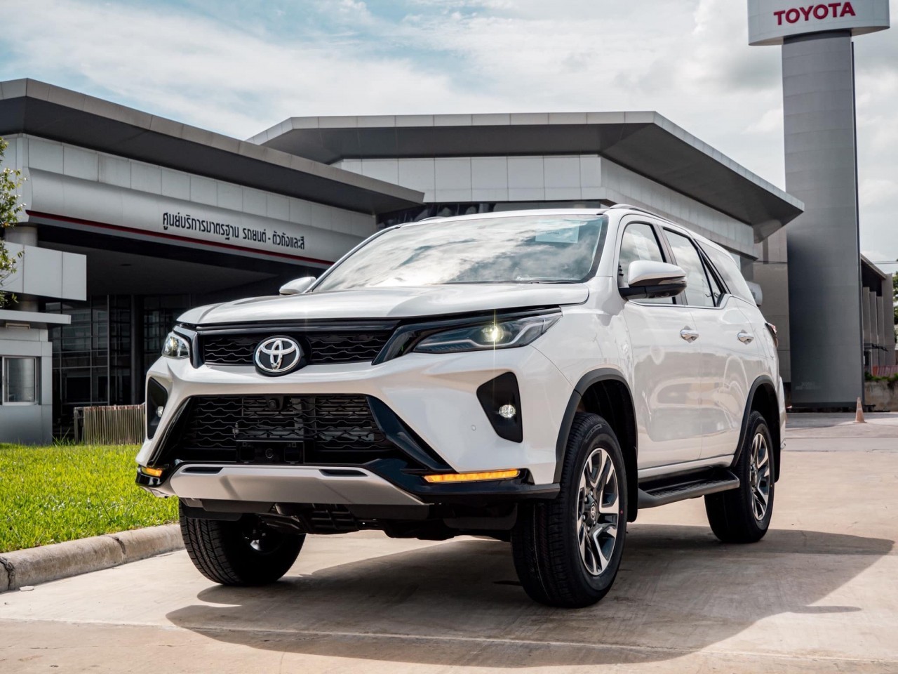 toyota fortuner leader tinbanxe 1