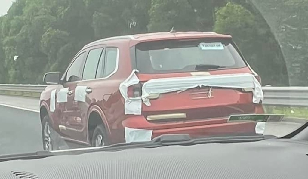 Cởi bỏ lớp ngụy trang, Ford Everest 2022 chạy thử tại Việt Nam