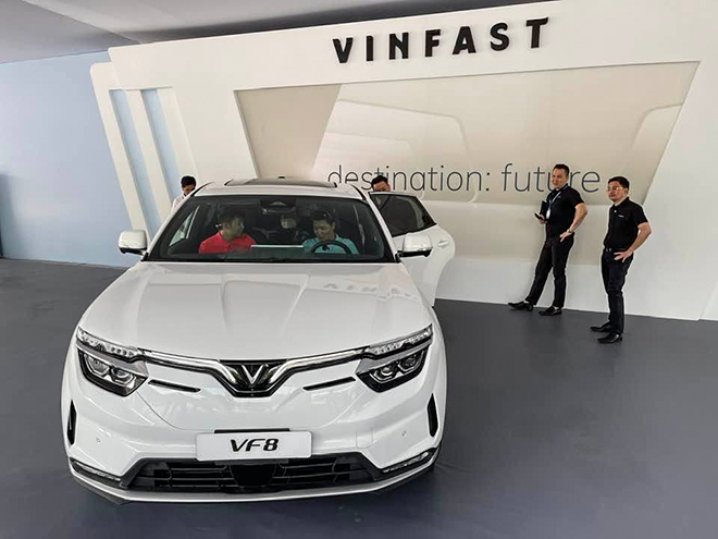 vinfast vf8 tinbanxe