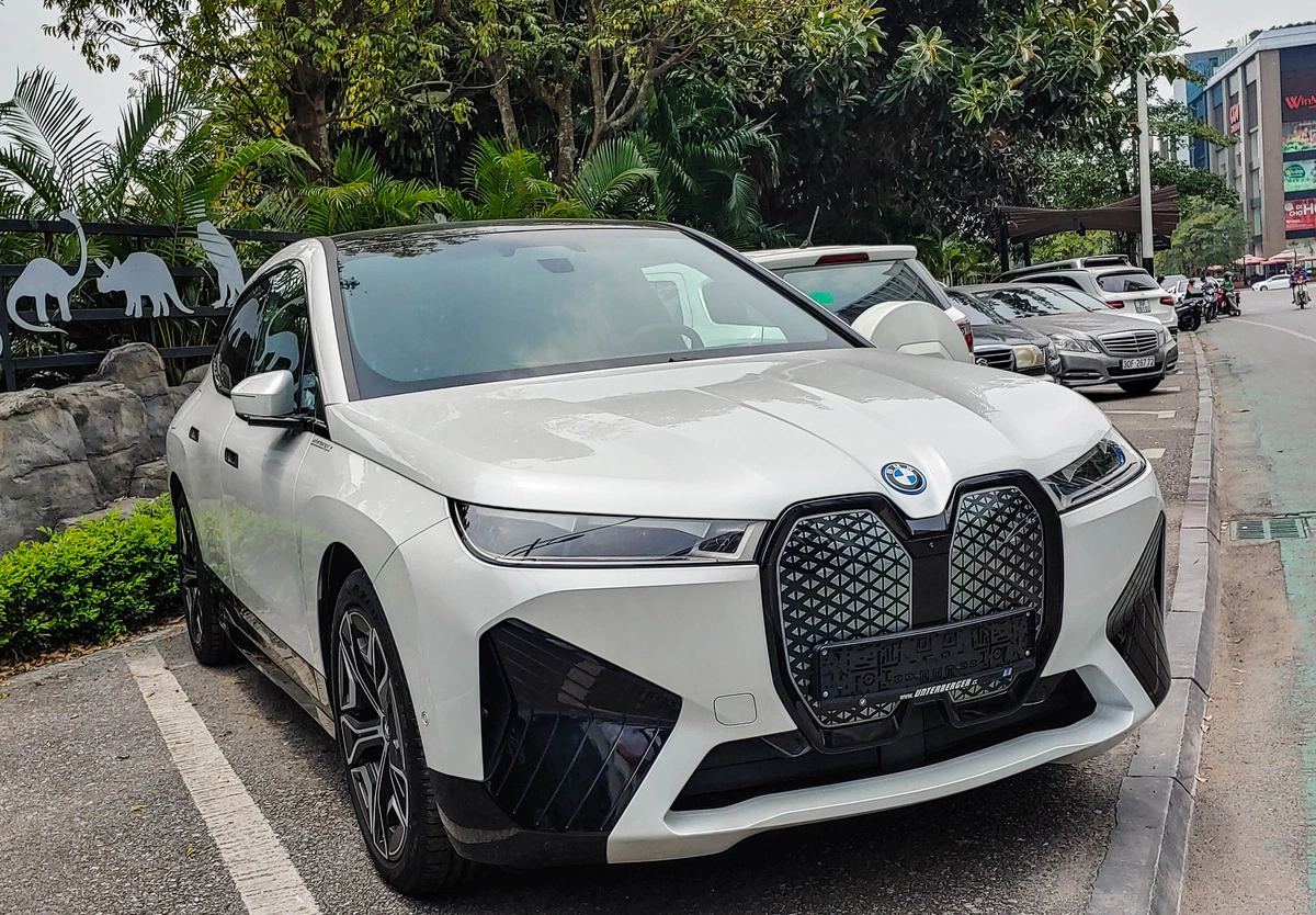 xe dien bmw ix tinbanxe 1