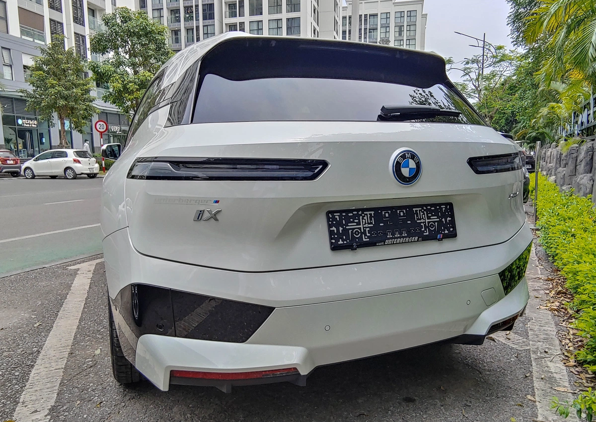 xe dien bmw ix tinbanxe 2