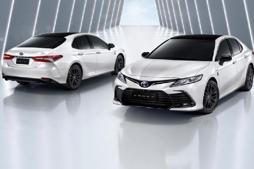 Chi tiết chiếc xe Toyota Camry 60th Anniversary 2022 phiên bản đặc biệt giá chỉ 1,09 tỷ đồng
