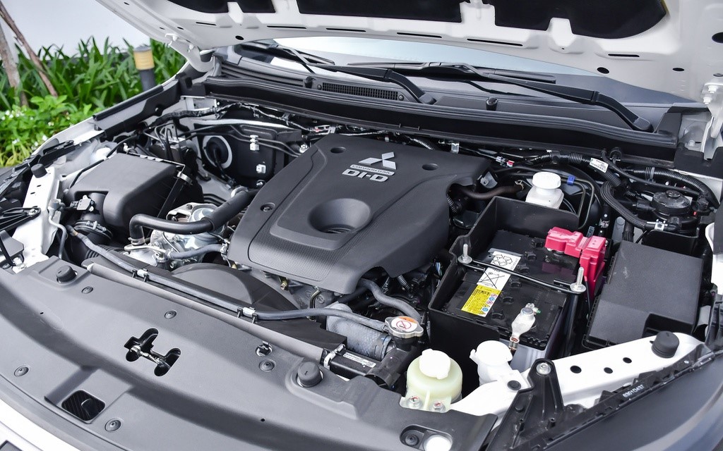 mitsubishi pajero sport 2021 se di cung khoi dong co manh me tin ban xe